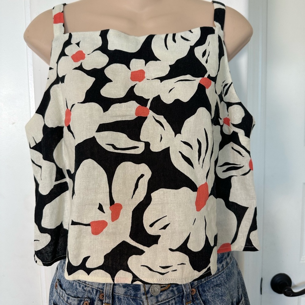 Modcloth linen blend black white and coral floral print crop top size Medium